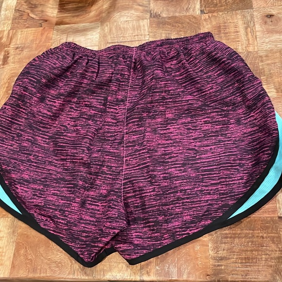 Women’s Nike Tempo Shorts, size medium. - Picture 3 of 6